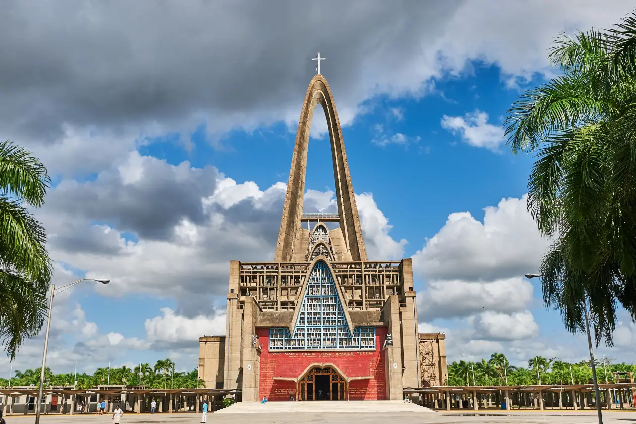Excursion Altos de Chavon: Basílica Nuestra Señora Altagracia Higüey fachada
