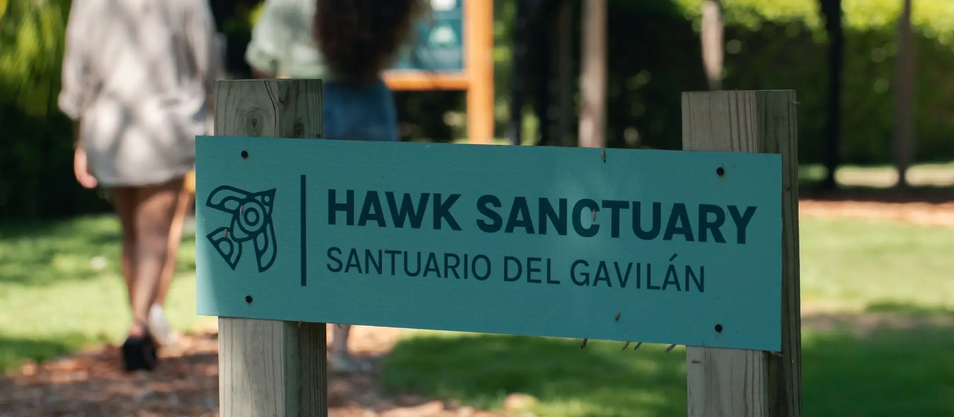 Letrero del Santuario del Gavilán dentro de la Reserva Ojos Indígenas, Punta Cana