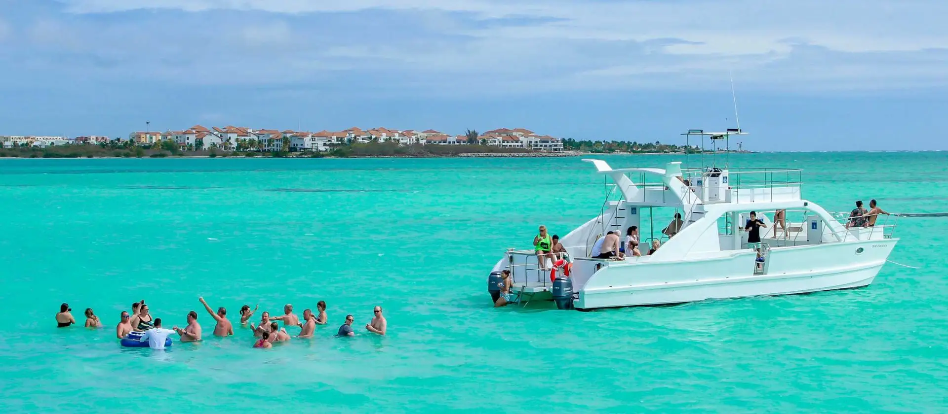 Sunshine Cruise parque aventura Cap Cana: excursión en barco aguas turquesas