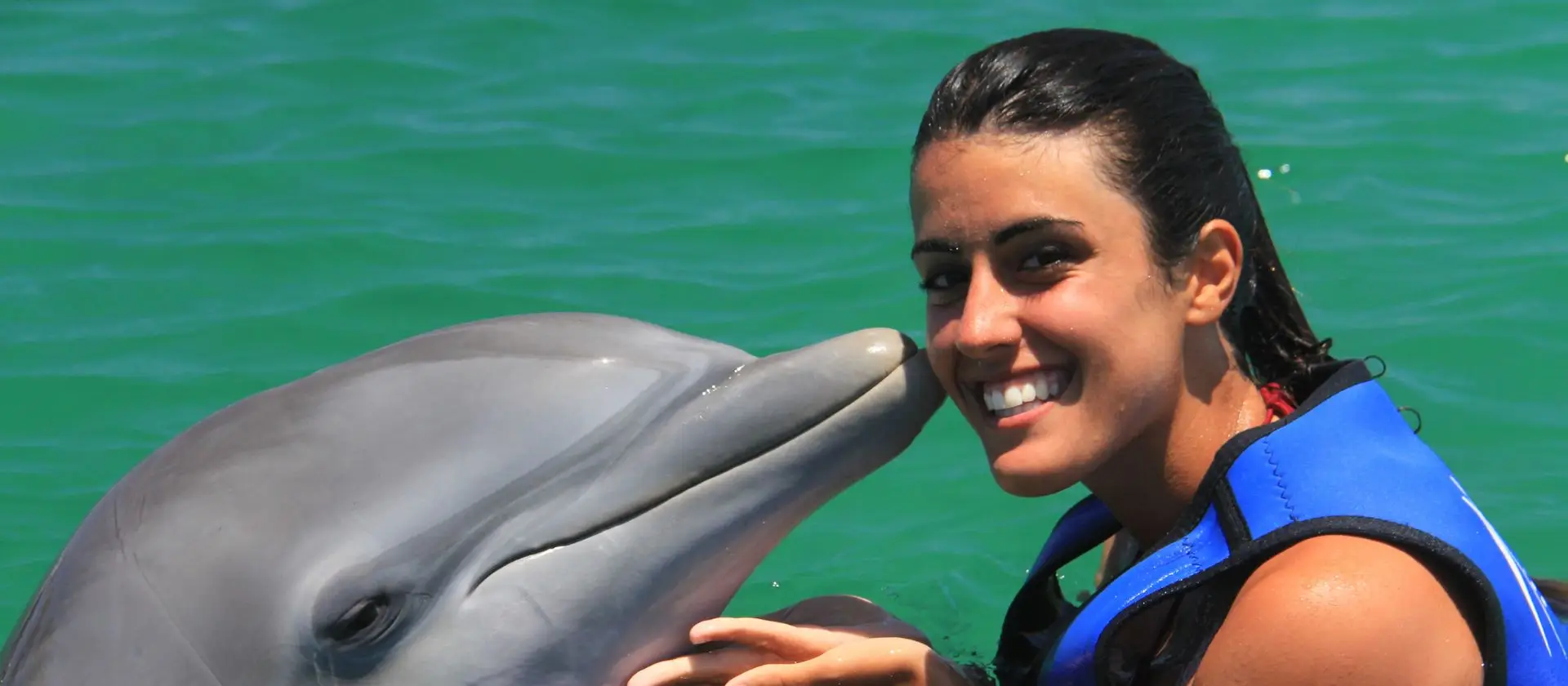 punta-cana-beso.jpgNado con delfines Punta Cana: beso de delfín en el océano natural