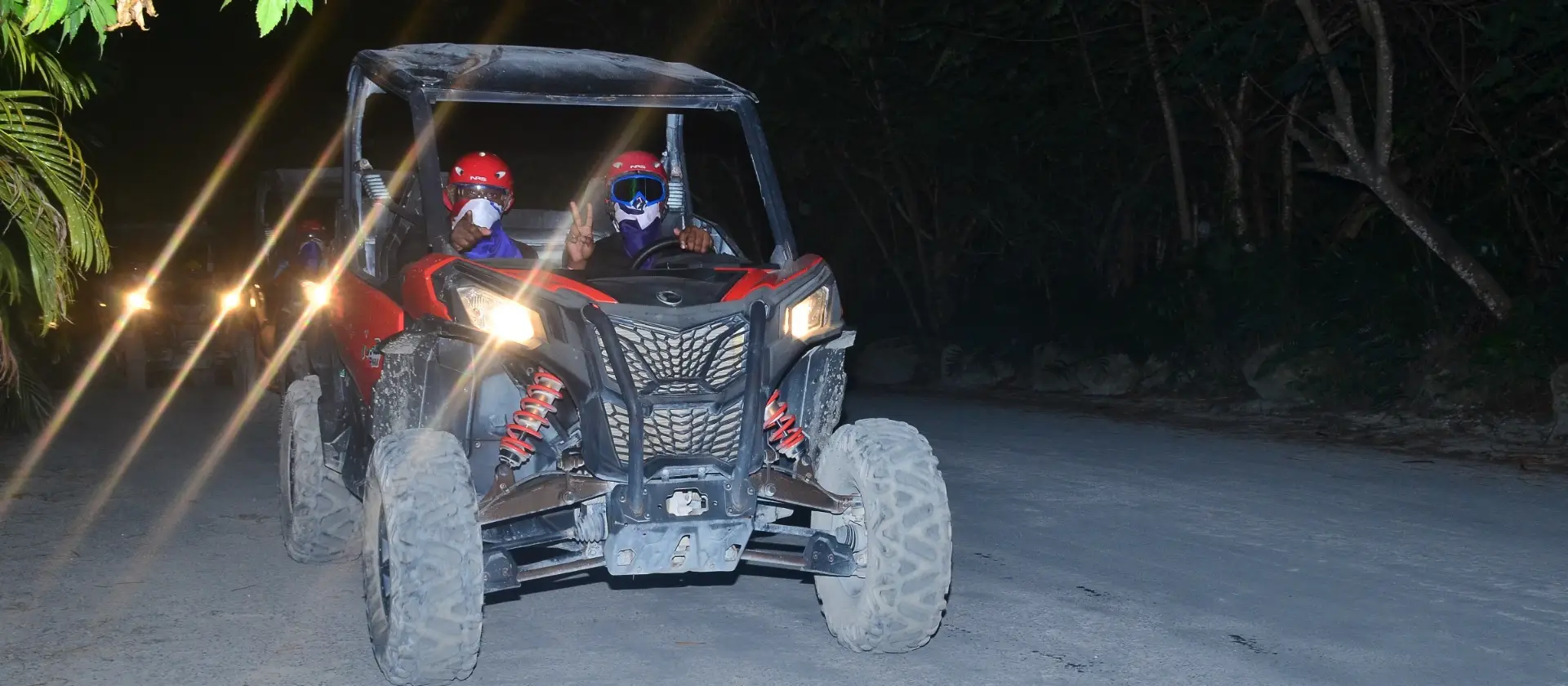 Parque aventura Bavaro: Polaris ATV nocturno en la selva Punta Cana