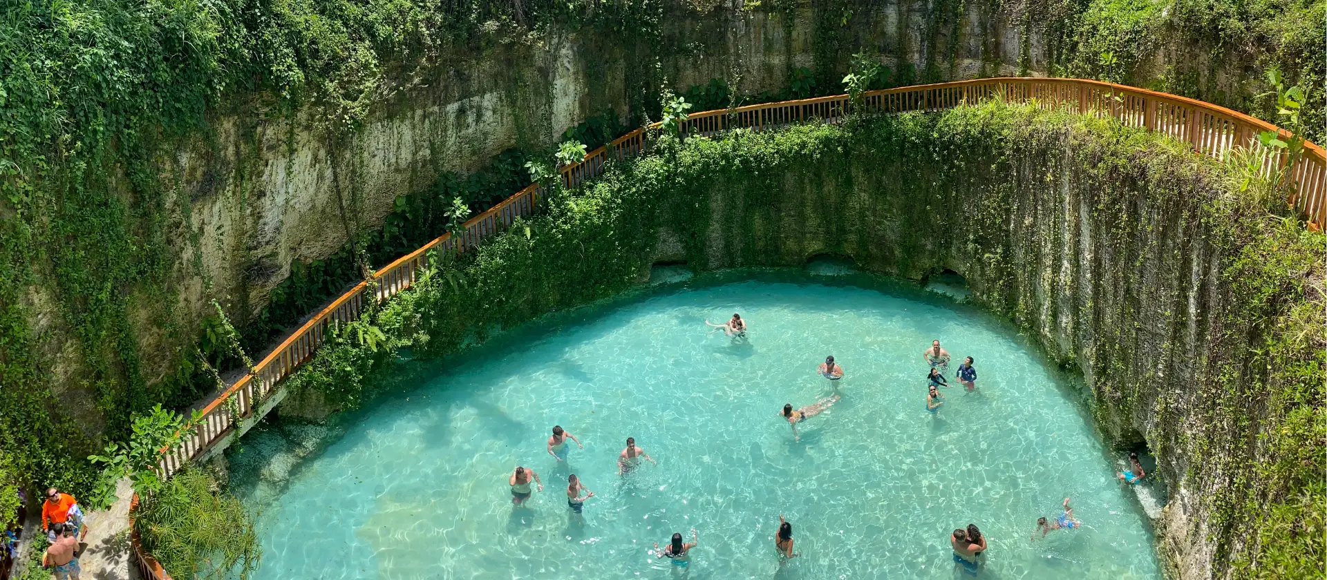 Parque aventura Bavaro Punta Cana: cenote natural con agua cristalina